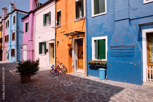Panoramic view of brightly coloured homes of Burano © TravelFlow