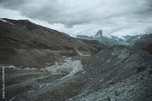 Blick von der Seite Bergrestaurant Fluhalp und Findelgletscher Richtung Matterhorn