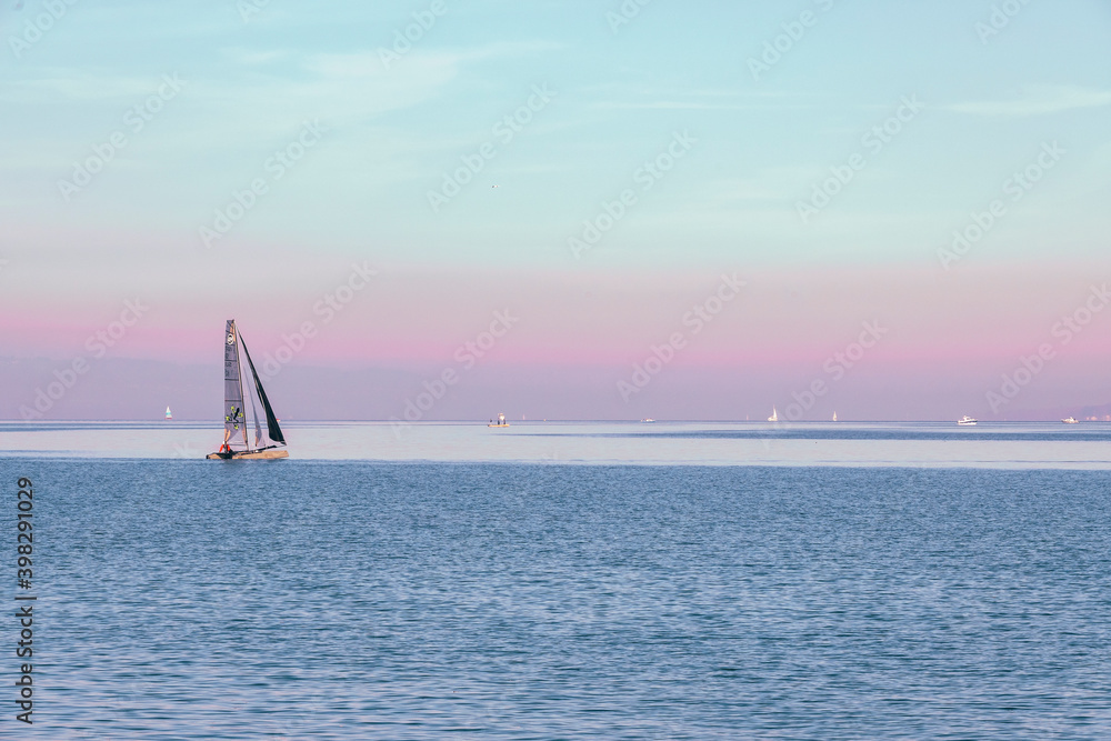 Obraz premium un peu de voile par une belle journée d'automne