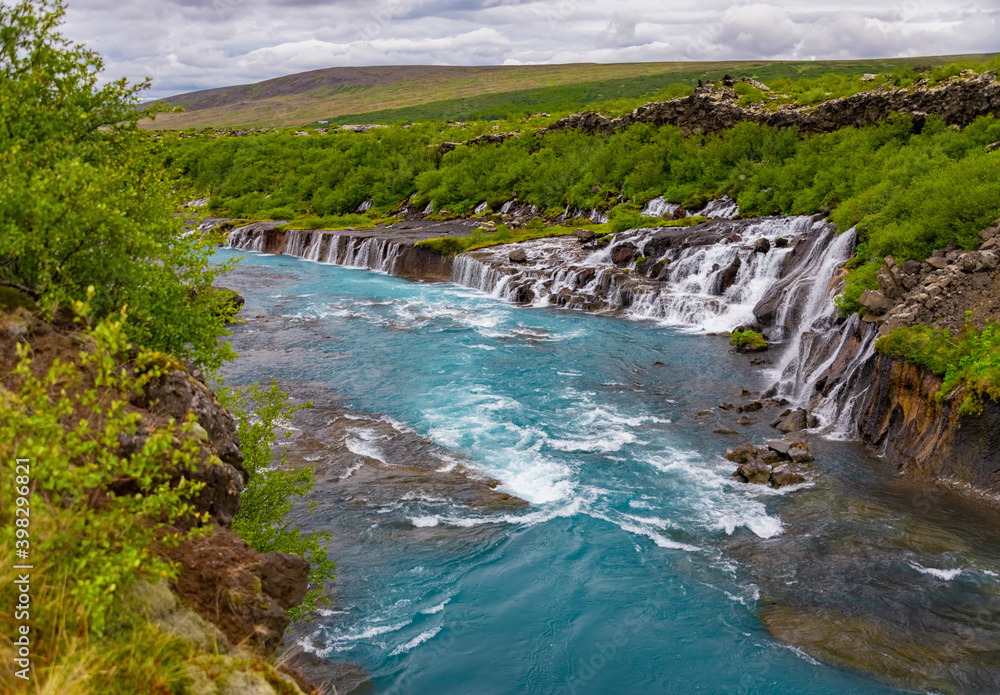 Hraunfossar Iceland Island Wasserfälle Vulkanspalte Naturschauspiel Sehenswürdigkeit Farbe Geologie Quelle türkis Fluss Strom Elemente Reise Attraktion Kaskade Wasserfall Attraktion Touristen Hot Spot