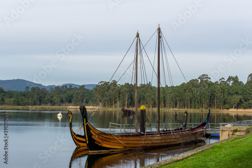 Fototapeta Naklejka Na Ścianę i Meble -  viking boat replicas on the Arousa River in Catoira at the Torre de Oeste Castle