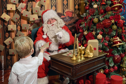 Obraz na płótnie A Boy with Cochlear Implants and Santa Claus w salonie