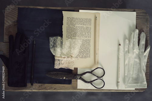 Foto papers and gloves