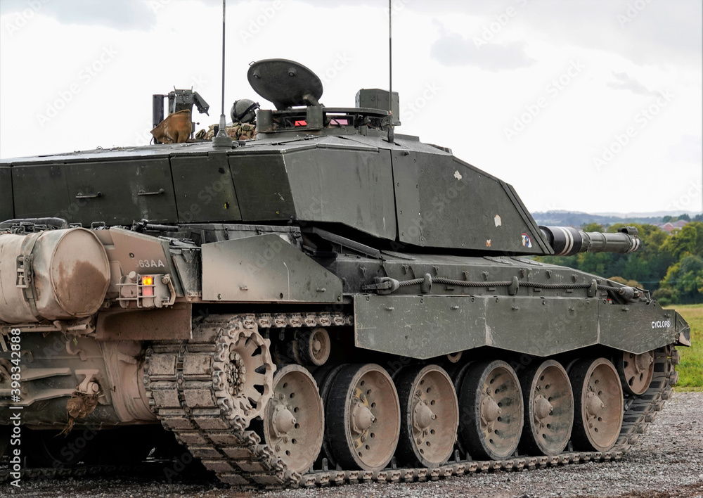Action shot of a British army Challenger 2 FV4034 Main Battle Tank on a military exercise, Salisbury Plain, UK 