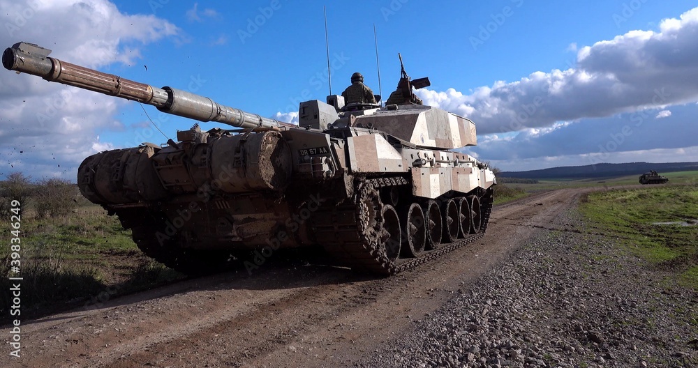 british challenger 2 main battle tank, demonstrating firepower on salisbury plain - obrazy, fototapety, plakaty 