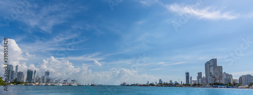 Fototapeta Naklejka Na Ścianę i Meble -  Scenic Cartagena bay (Bocagrande) and city skyline.