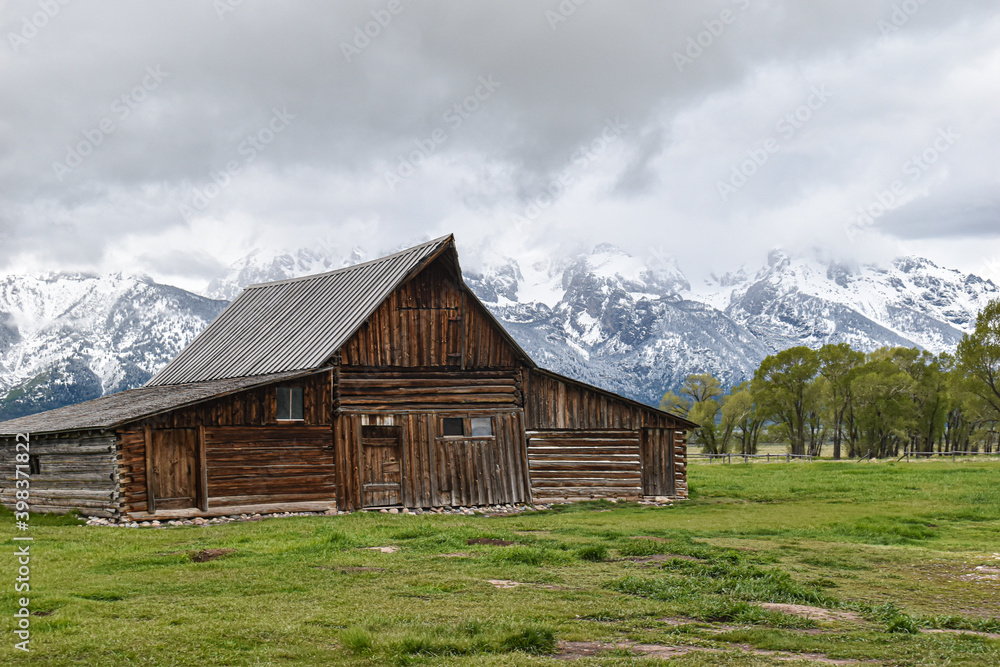 Obraz premium old abandoned house