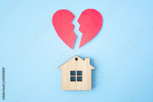 Canvas Print Divorce, division of property, poverty and no money concept