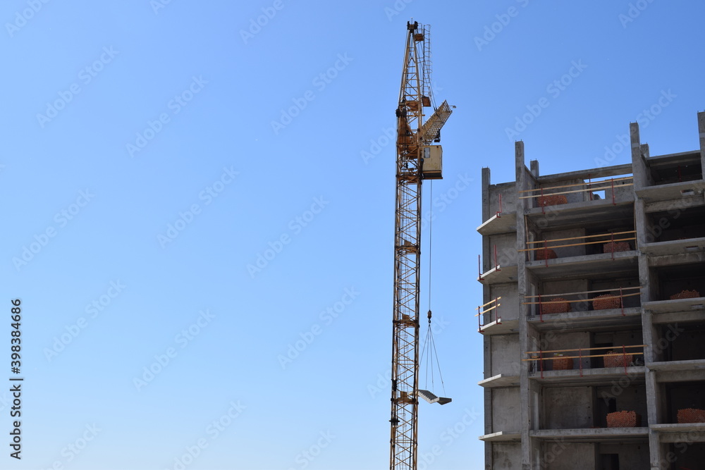 The skeleton of a new multi-storey residential building . Active urban ...