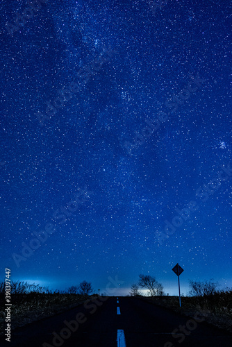 Obraz na płótnie country road to stars in the sky Hokkaido Japan w salonie