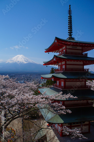 富士山と五重塔と桜