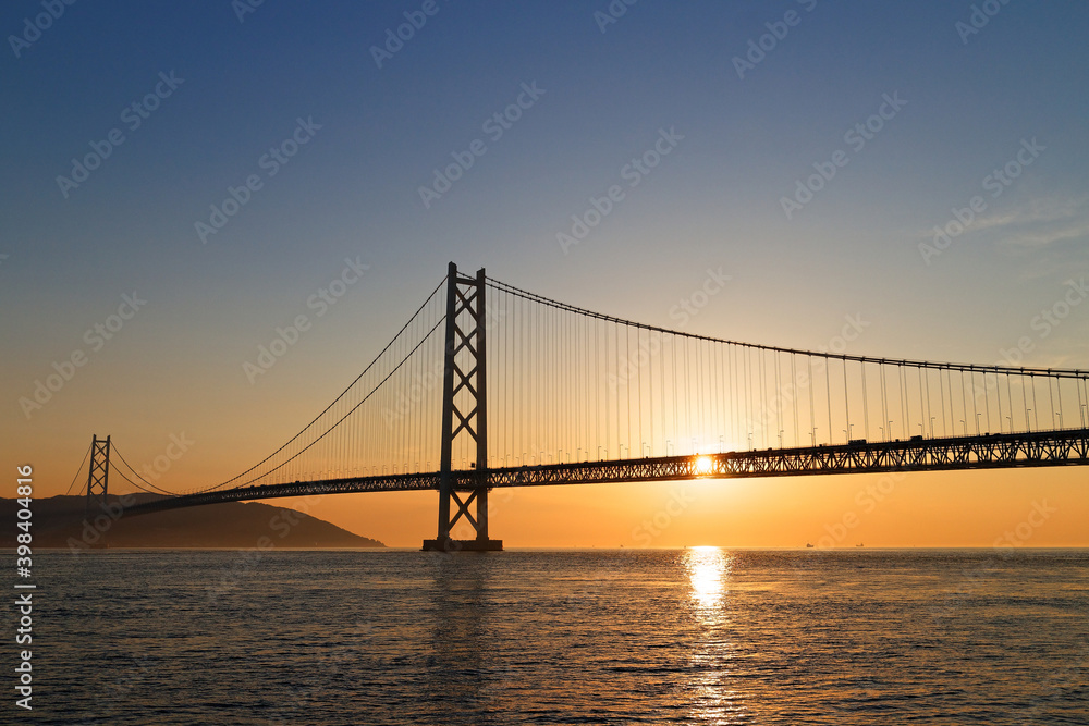 神戸 アジュール舞子から見る夕暮れの明石海峡大橋