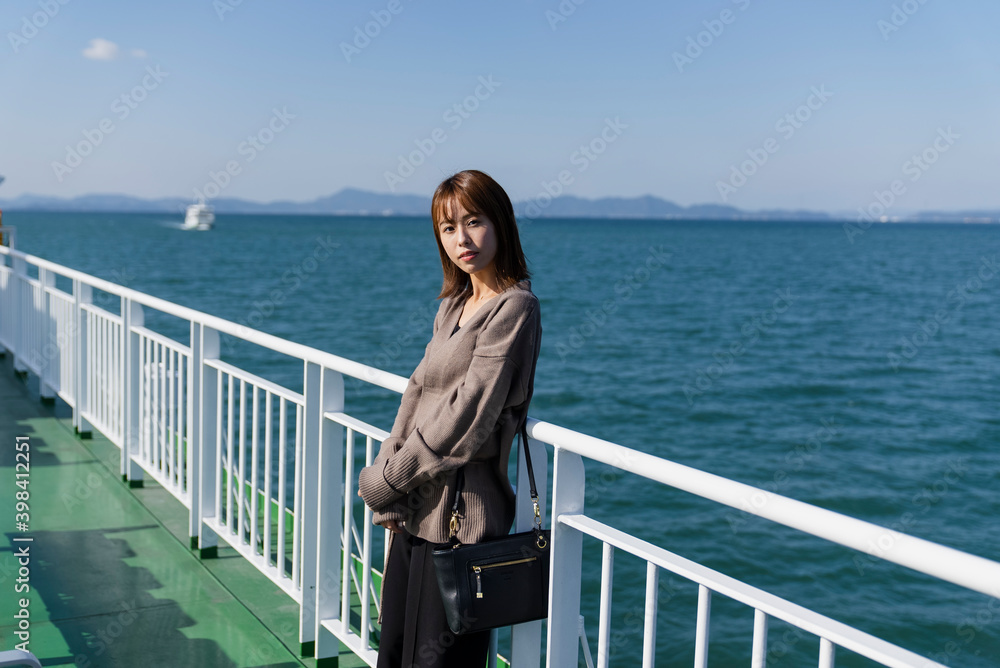船旅をする女性