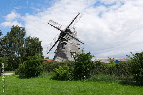 Windmühle im Dorf Mecklenburg in Mecklenburg-Vorpommern