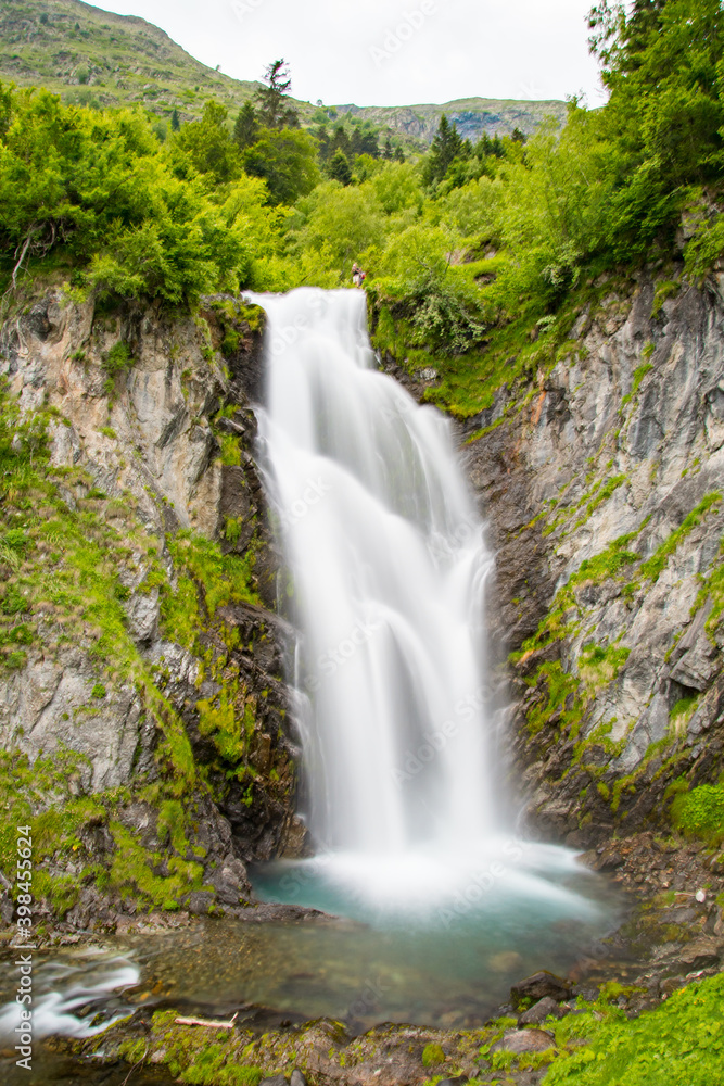 Obraz premium Waterfall in the Pyrenees