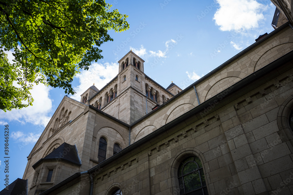Fototapeta premium Ein Wahrzeichen des Düsseldorfer Stadtteils Oberkassel