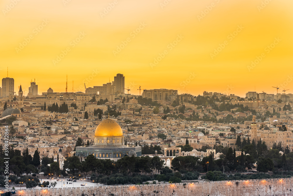 Fototapeta premium Old city of Jerusalem on the temple mount under beautiful sunset in the evening with golden dome of the rock, sunset view from the Mount of Olives