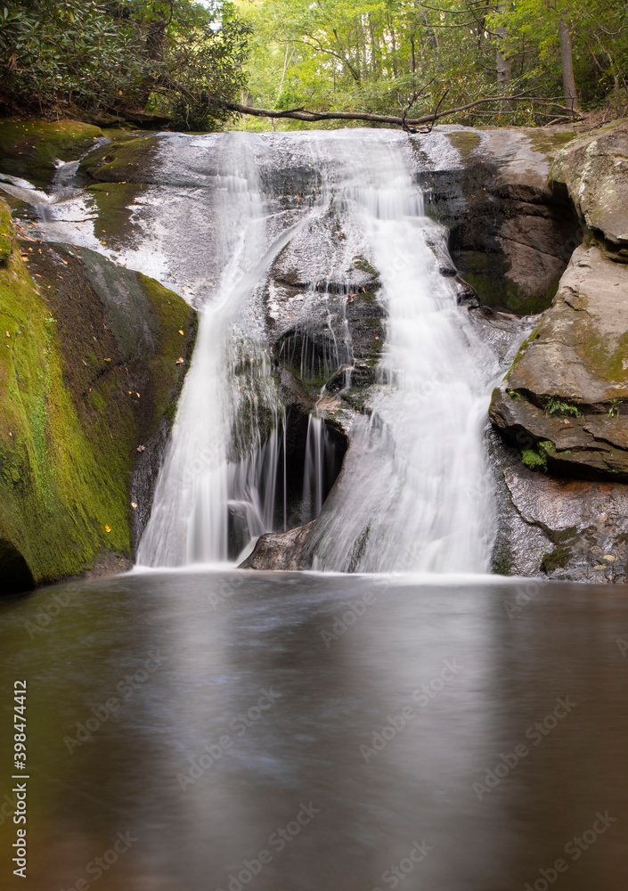 Obraz premium Summer morning at Widow Falls