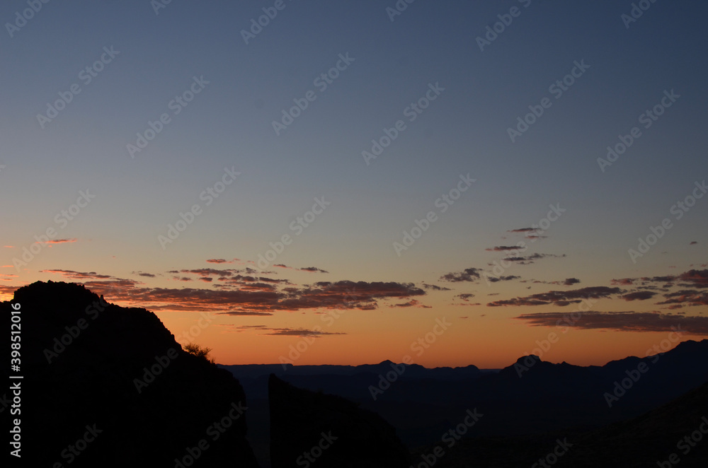 Obraz premium sunset in the mountains