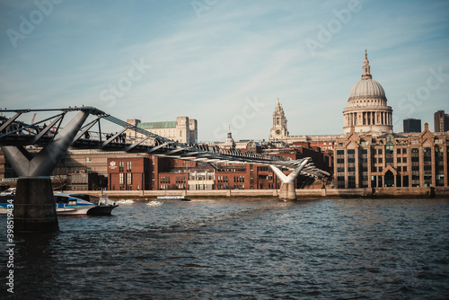 Fototapeta Naklejka Na Ścianę i Meble -  london, thames river and bridge