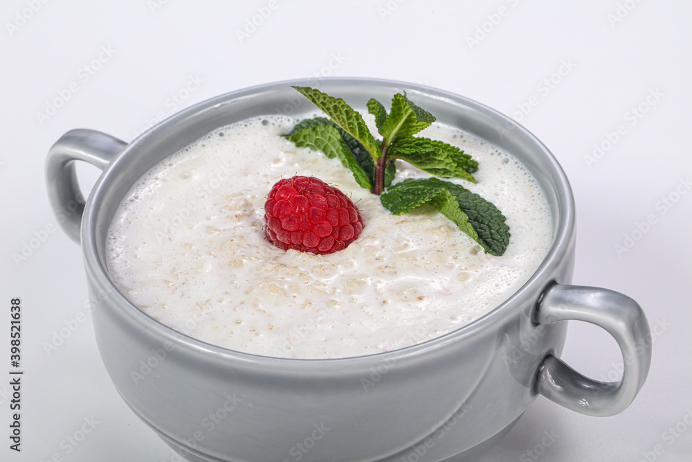 Sweet dietary oats porridge served berry Sweet dietary oats porridge served berry