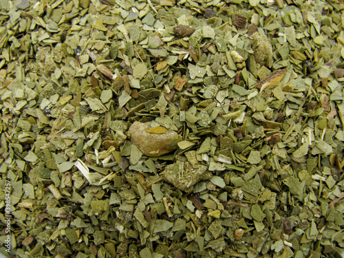 Green Chinese tea yerba mate with English caramel.