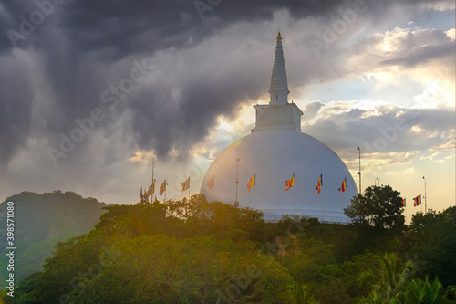 Sri Lanka Mihintale Spirit, dagoba to be close to Buddha