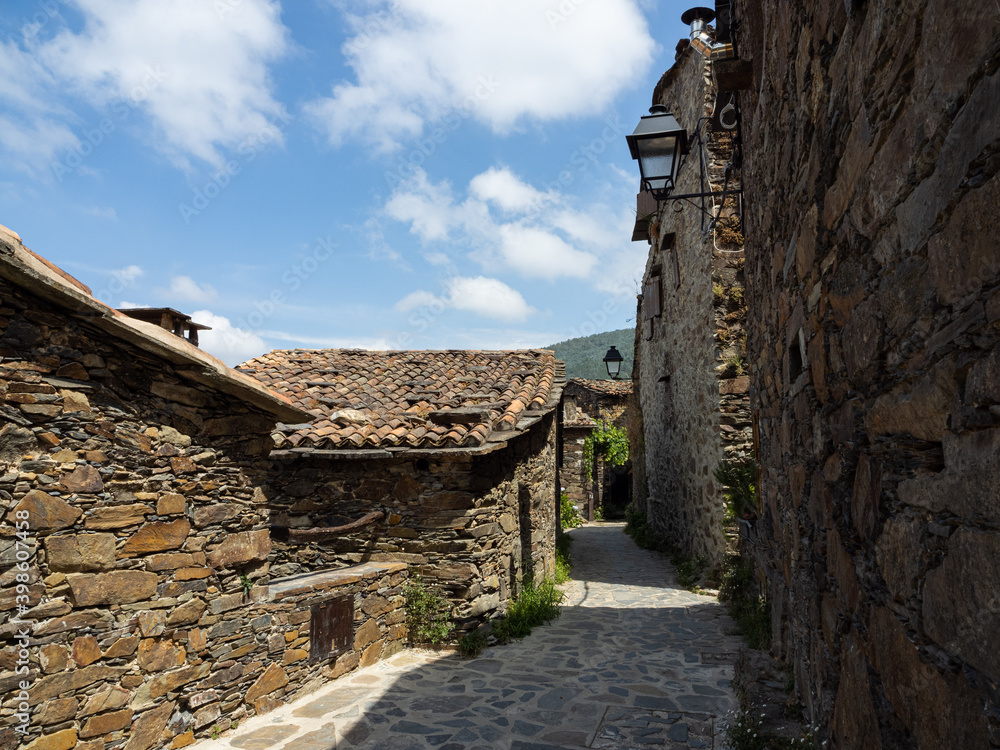 View from a narrow street in the magical schist village of Talasnal, in close contact with nature. The requalification took into account the preservation of culture and landscapes.
Lousã, Portugal.