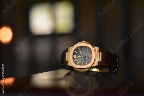 Elegant wristwatch For business people