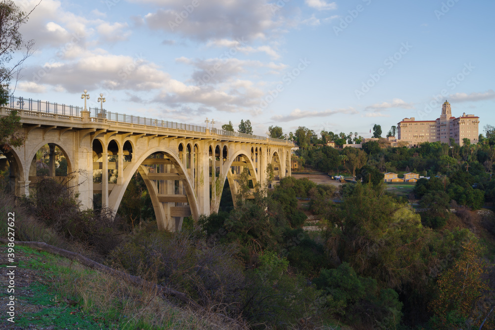 The Colorado Street Bridge over the Arroyo Seco and the Richard Chambers Courthouse on the right.