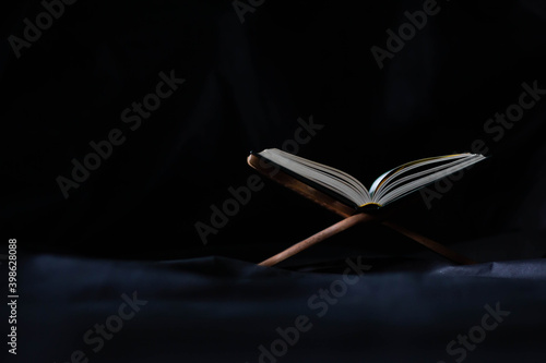Photography The Holy Quran in Mosque - Open to Read - Study the black background practices of Muslims around the world placed on wooden boards in low-light mosques