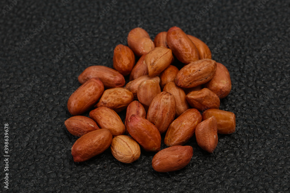 Obraz premium Raw peanut heap - for roast