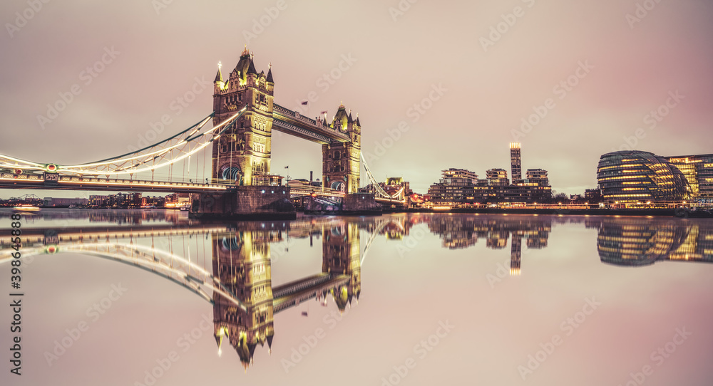 Fototapeta Tower Bridge in vintage colours in London. England