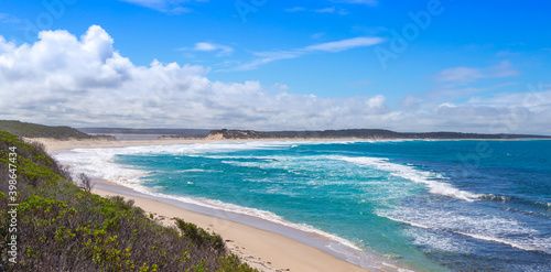 View to the indian ocean from an outlook at the four Mile Beach in the Fitzgerald River National Park west of Hopetoun, Western Australia © Christian Dietz