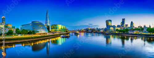 Tableau sur toile London skyline panorama at dawn