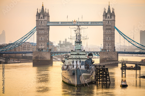 Obraz na plátně Tower Bridge with morning mist in London. England