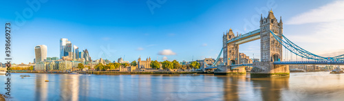 Schilderij op canvas Tower Bridge morning panorama in autumn. London. England