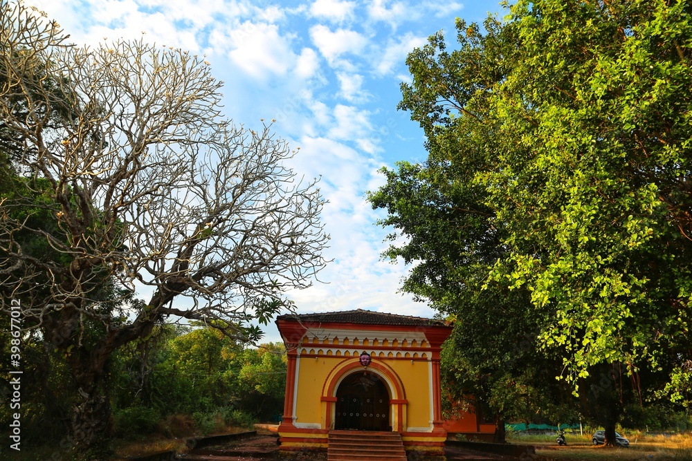 Obraz premium Temple in an Indian village. State Of Goa. India