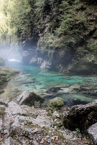 Vintgar Klamm  Slowenien  Bleder See  Br  cke mit Wasserfall  Sehensw  rdigkeit Slowenien