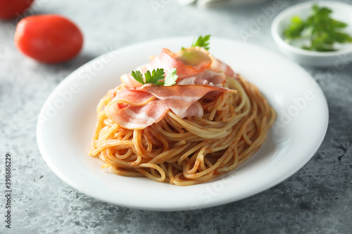 Pasta with smoked ham or bacon