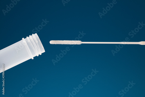 Fotografi transport vial , transparente with swab (sample collection), with blue backgrond