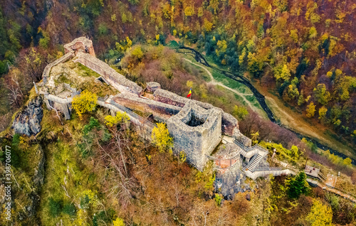 Canvastavla Famous Poenari citadel on background of romania mountains