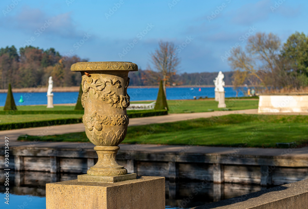 Obraz premium Park am Schloss Rheinsberg in Brandenburg