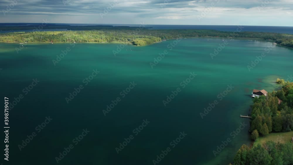 Ideal Travel Getaway with Cabins on a Lake Ideal Travel Getaway with Cabins on a Lake