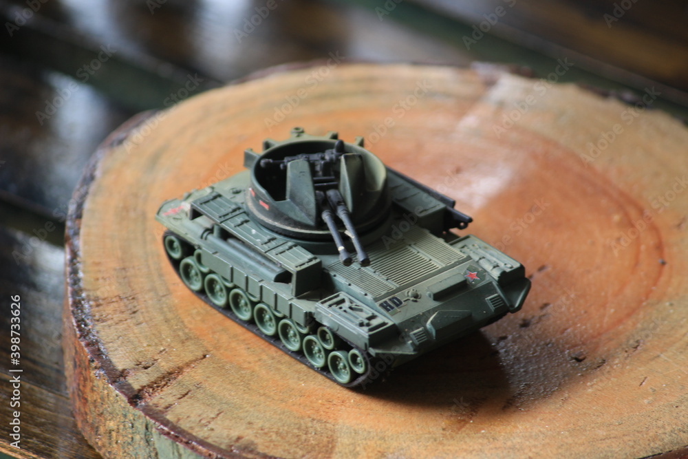 play miniature tanks. This tank is an air attack defense tank. play miniature tanks. This tank is an air attack defense tank.