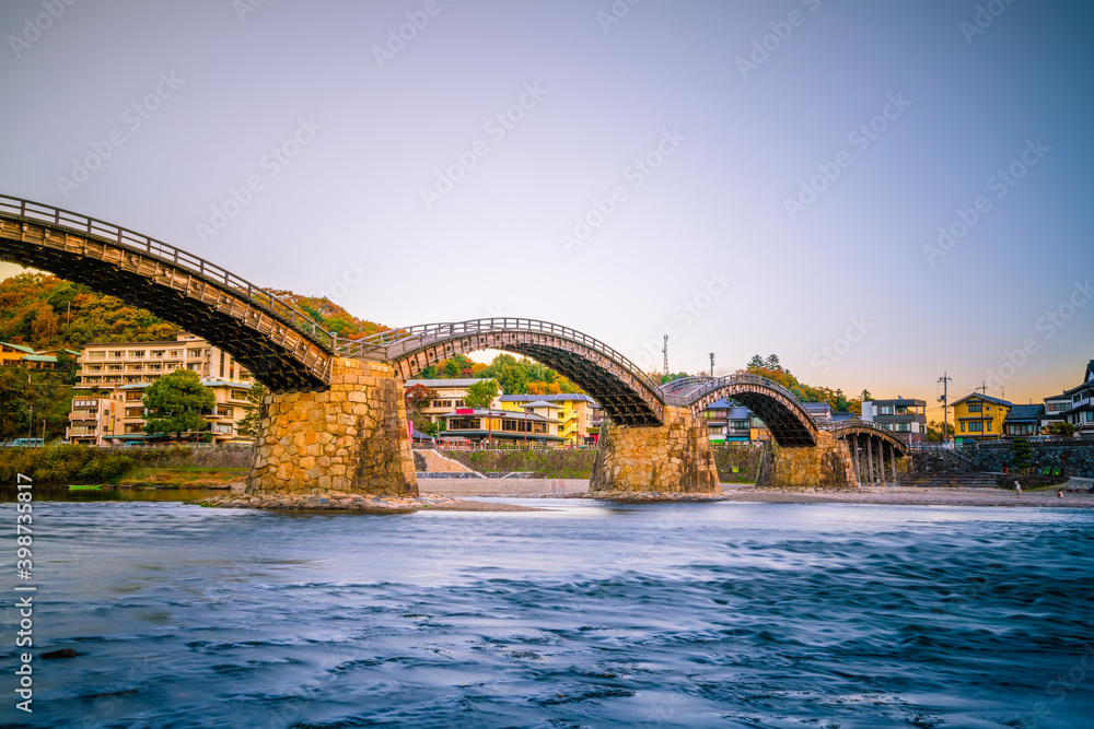 Obraz premium The Kintai Bridge in Iwakuni, Japan - long exposure
