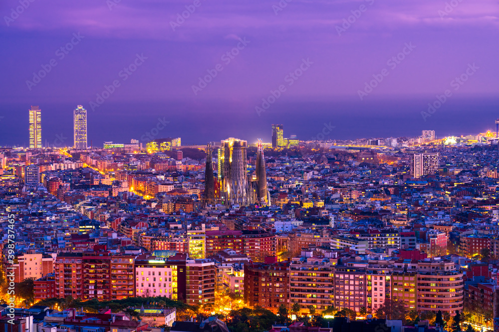 Obraz premium Beautiful panorama of Barcelona at dusk. Spain