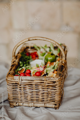 Panier de légumes frais