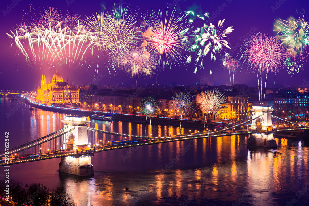 Obraz premium Fireworks in Budapest. New year celebration. Skyline panorama of the city
