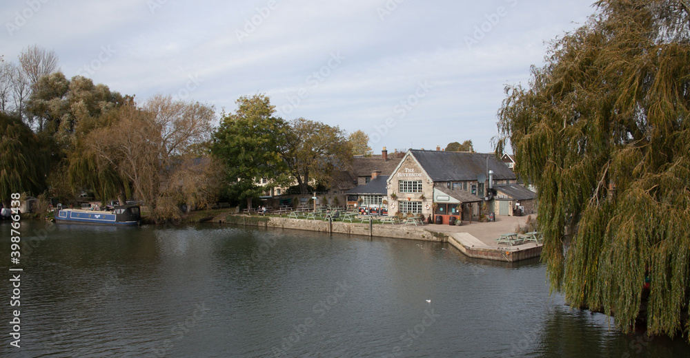 Fototapeta premium Views along The Thames at Lechlade, Gloucestershire in the United Kingdom with The Riverside Pub